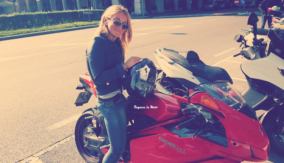 Elena_ragazze_in_moto