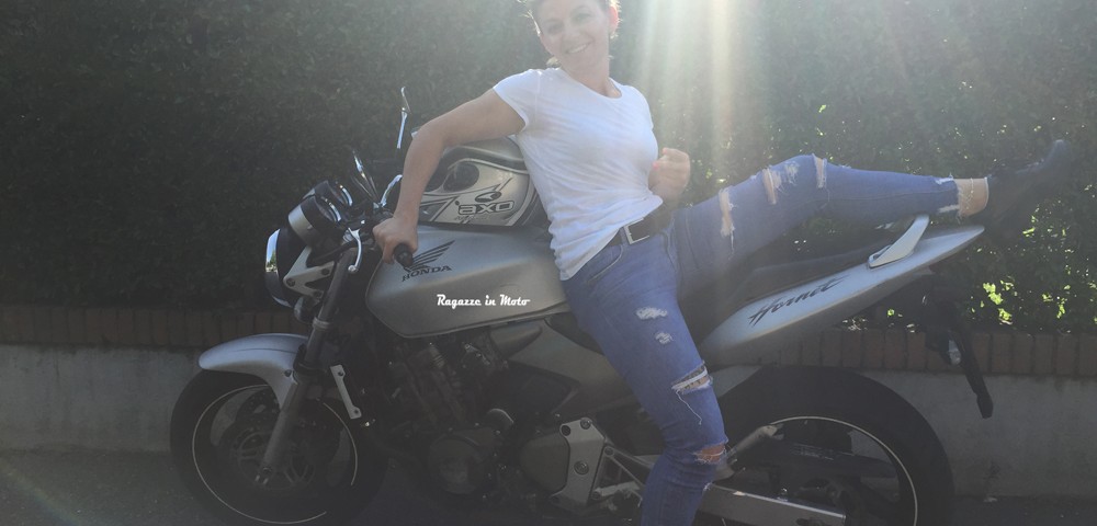 arjana_ragazze_in_moto