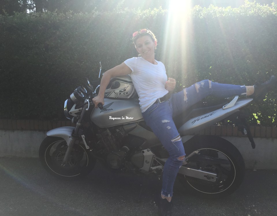 arjana_ragazze_in_moto