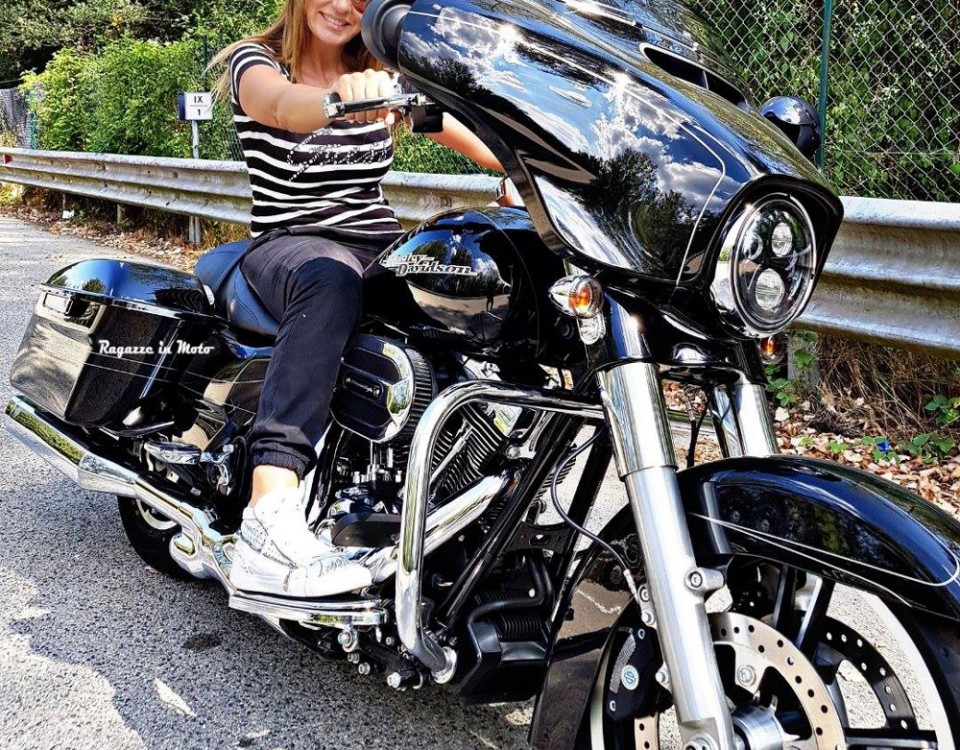 concy_ragazze_in_moto