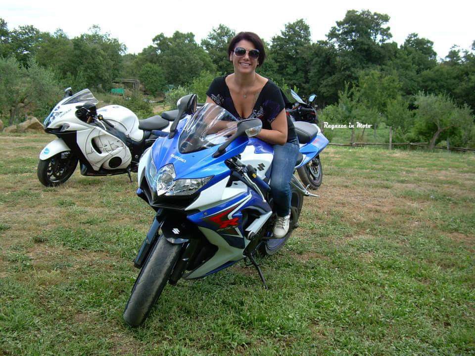 emanuela_ragazze_in-moto