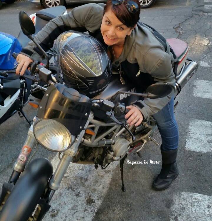 kate_ragazze_in_moto