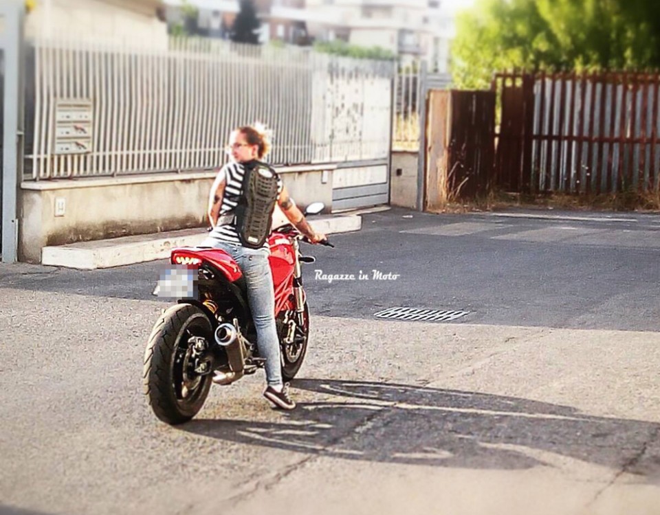 laura_ragazze_in-moto