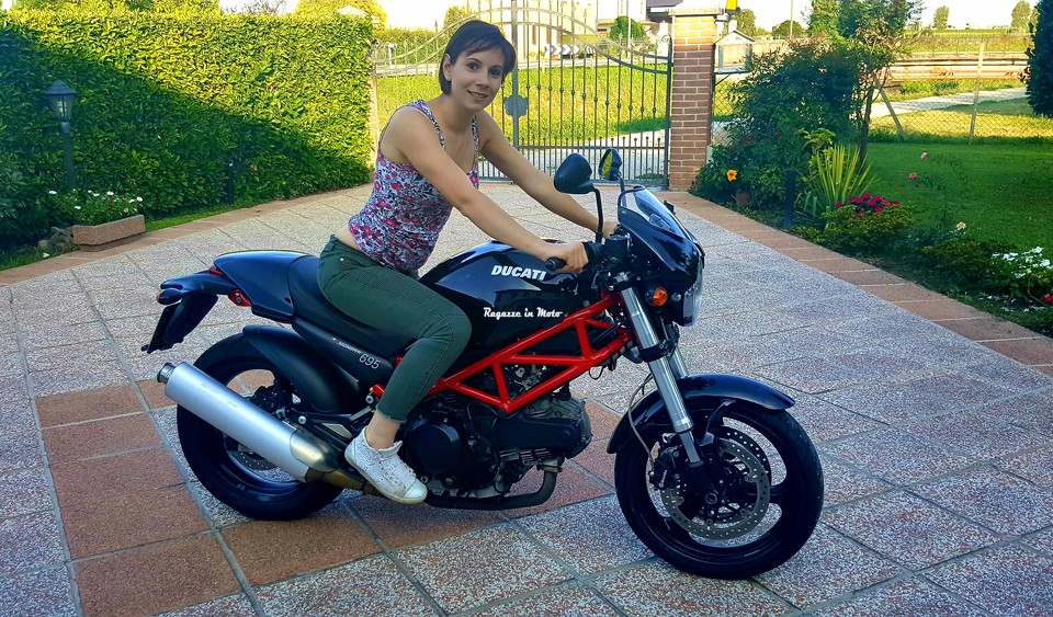 linda_ragazze_in-moto