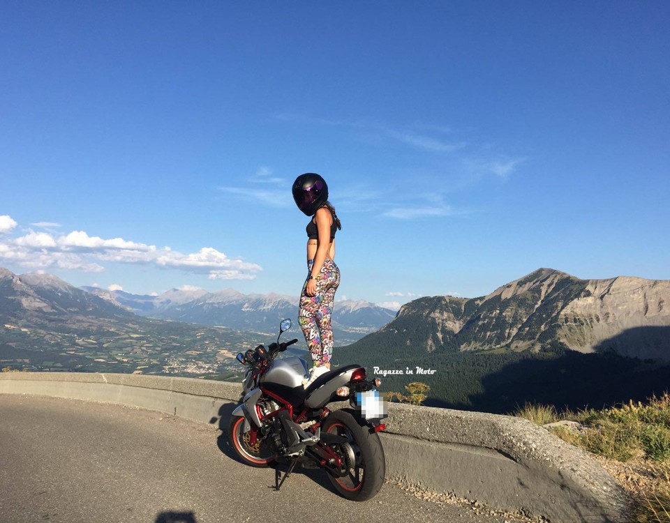 maira_ragazze_in_moto