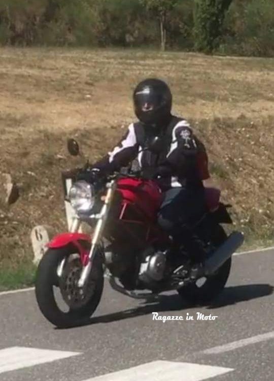 michela_ragazze_in-moto