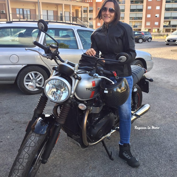 sonia_ragazze_in-moto