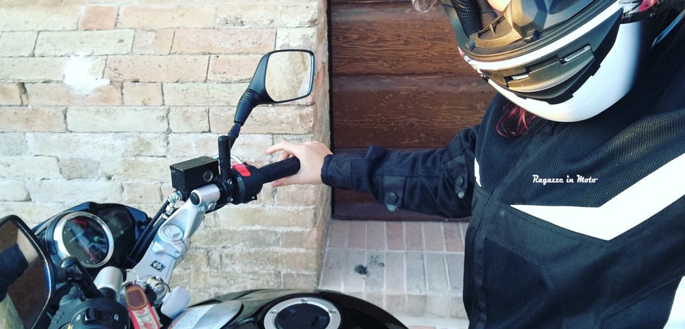 Tea_ragazze_in_moto