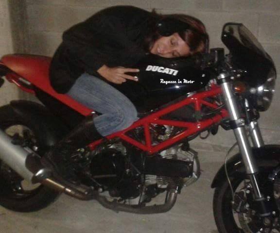 anna_ragazze_in-moto