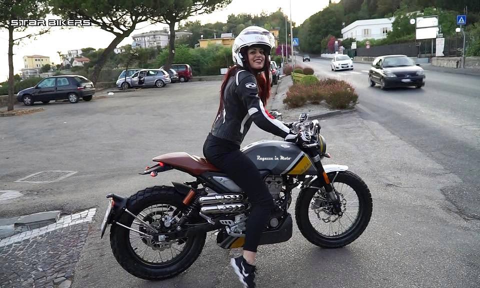 lucia_ragazze-in-moto