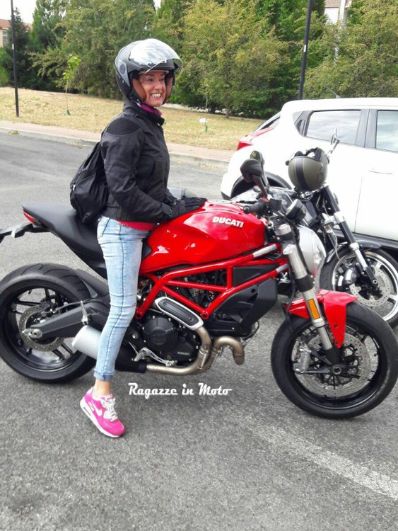 monja_ragazze_in_moto