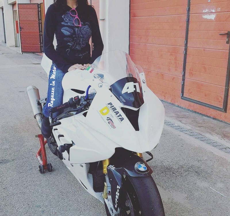 lara_ragazze-in_moto