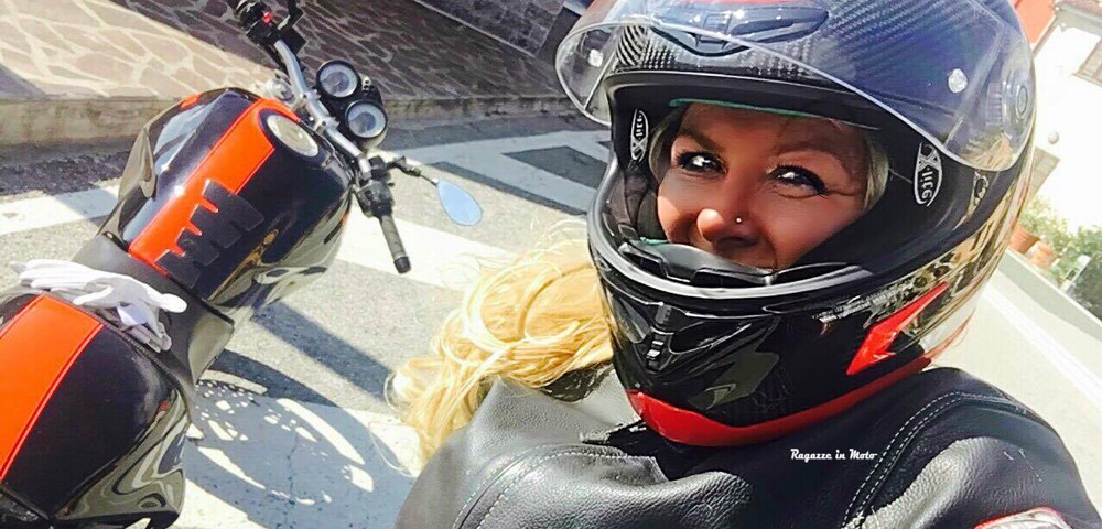 tamara_ragazze-in_moto