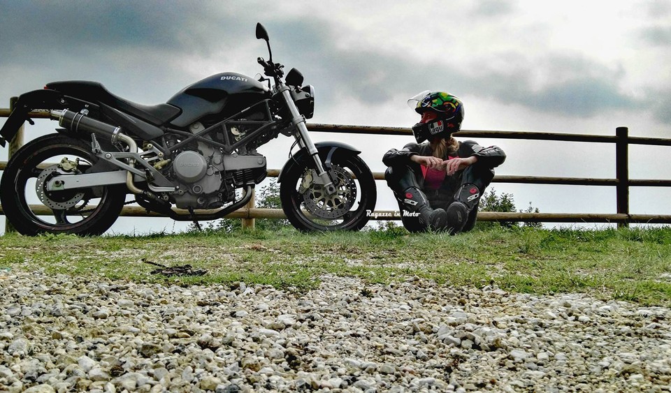 anna_ragazze-in_moto