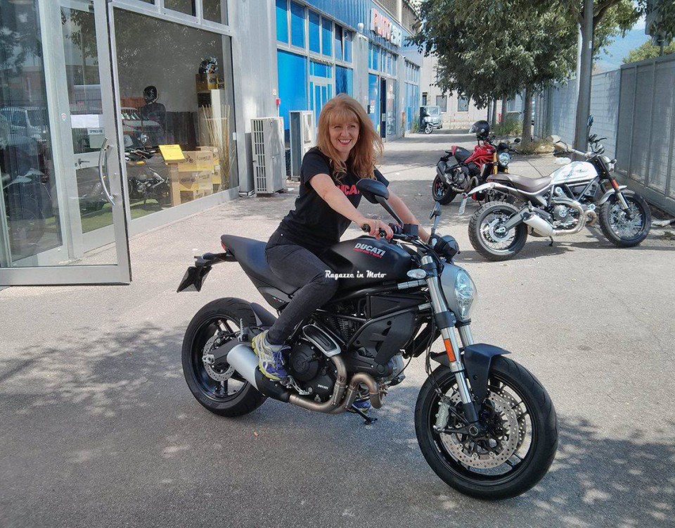 venus_ragazze_in_moto