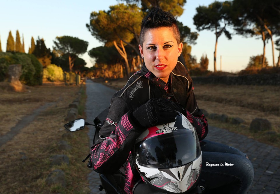 lola_ragazze_in-moto (11)