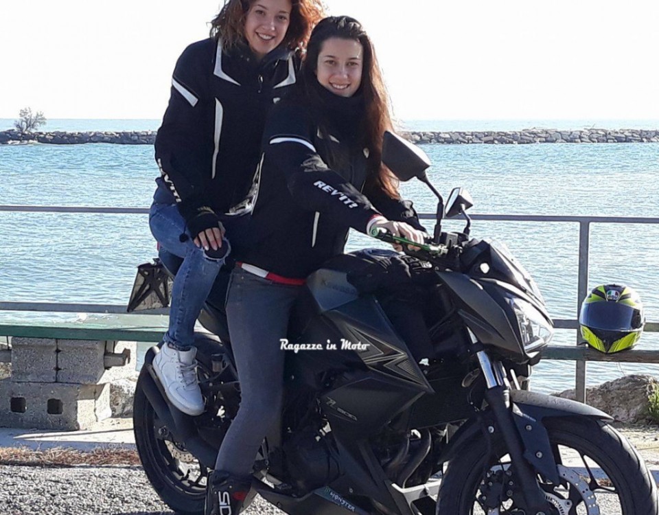 sara_ragazze_in-moto