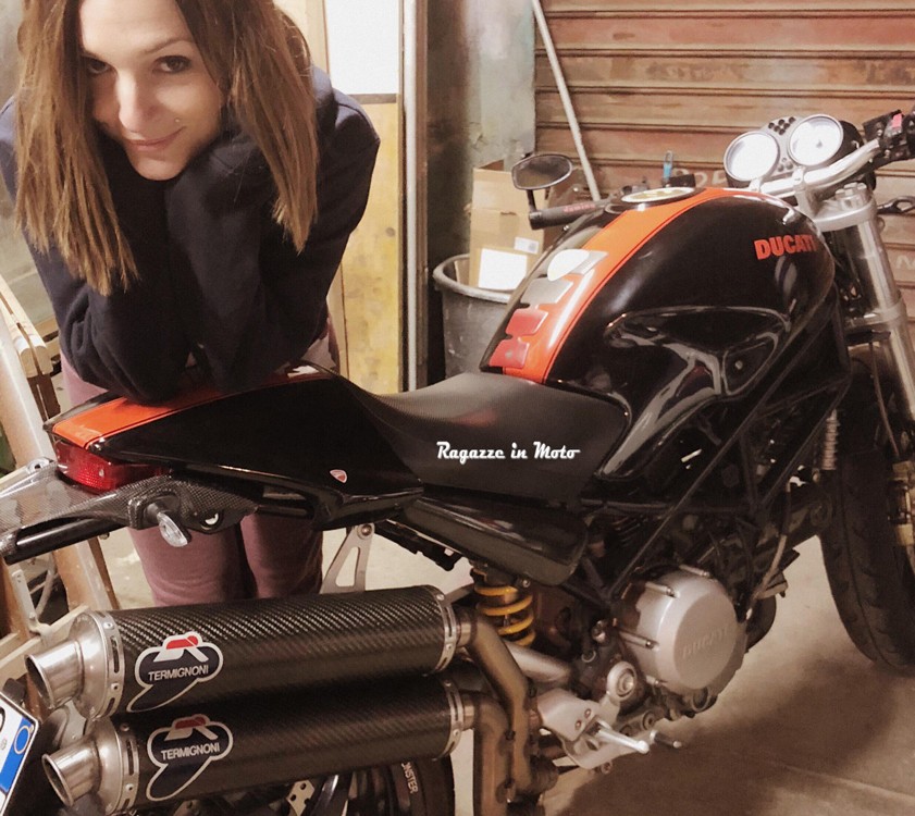 essira_ragazze-in_moto