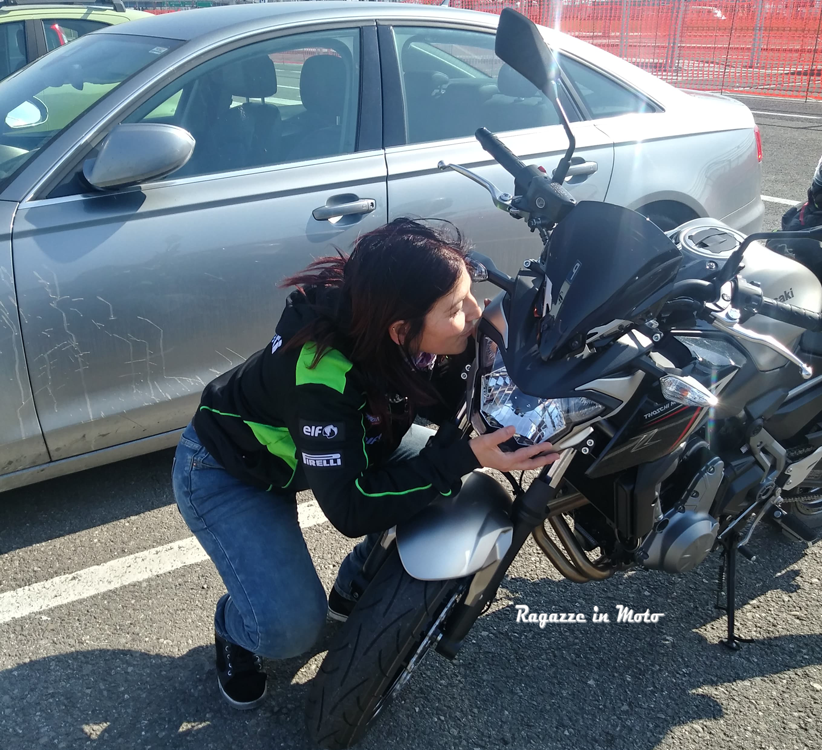 katy_ragazze_in_moto