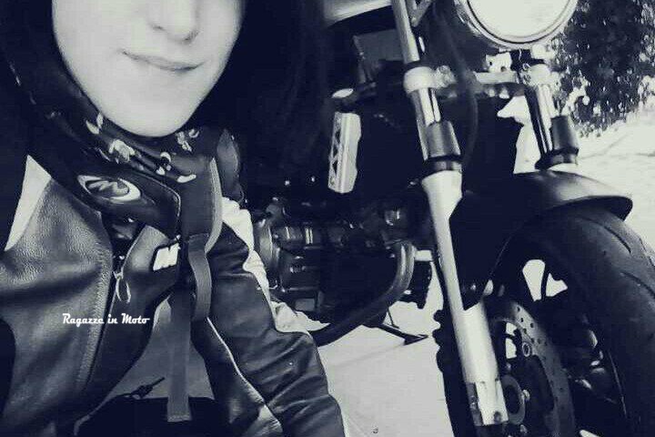 laura_ragazze_in_moto