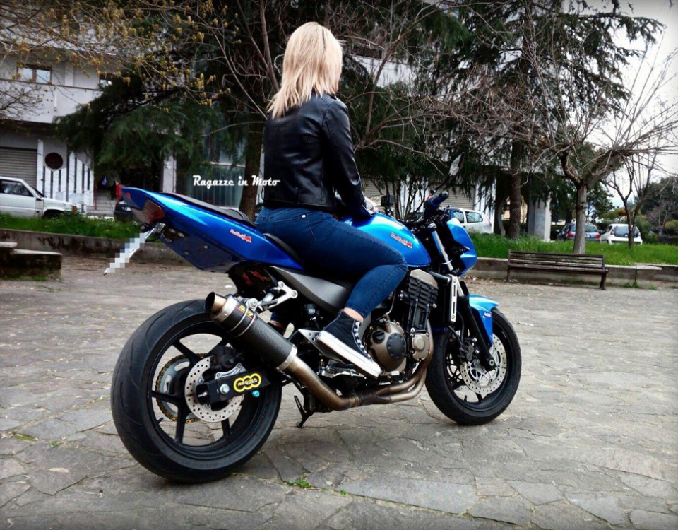 valentina_ragazze_in-moto