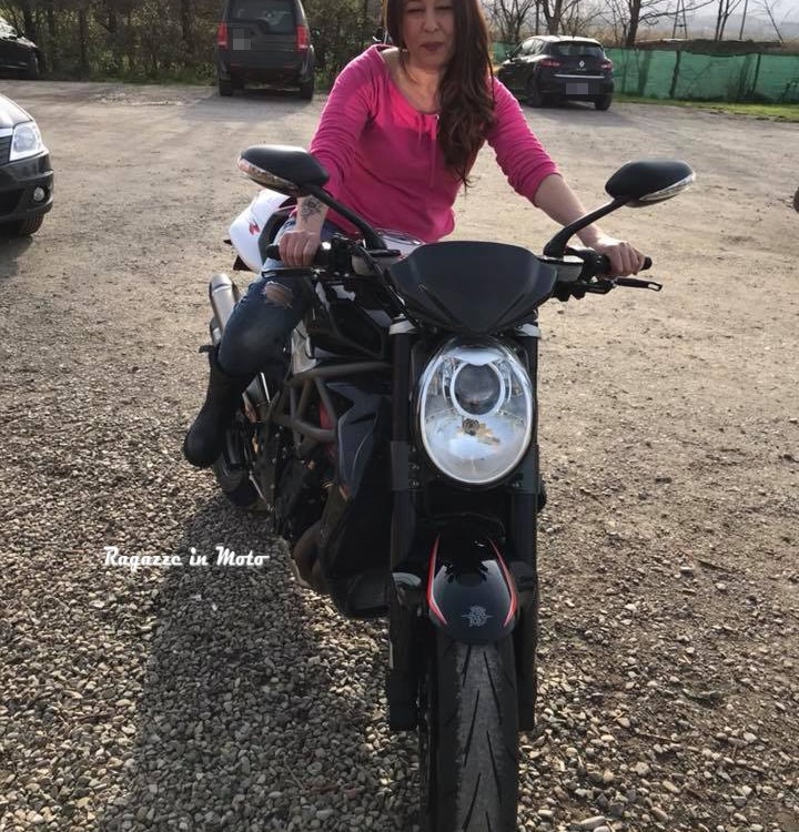 angela_ragazze_in-moto