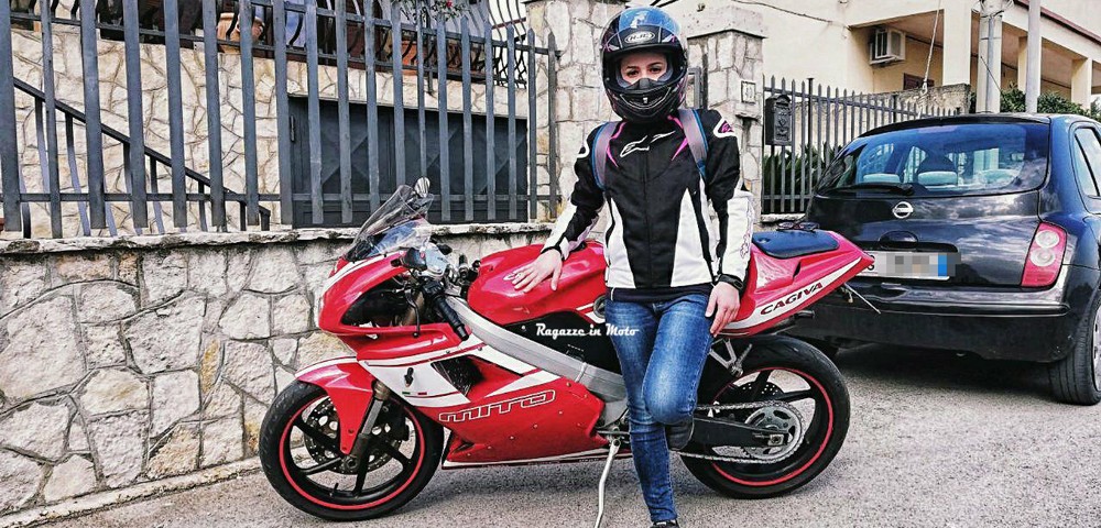 claudia_ragazze_in-moto