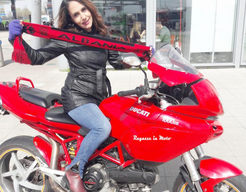 eva_ragazze_in-moto