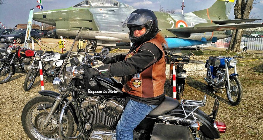 rosa_ragazze_in-moto