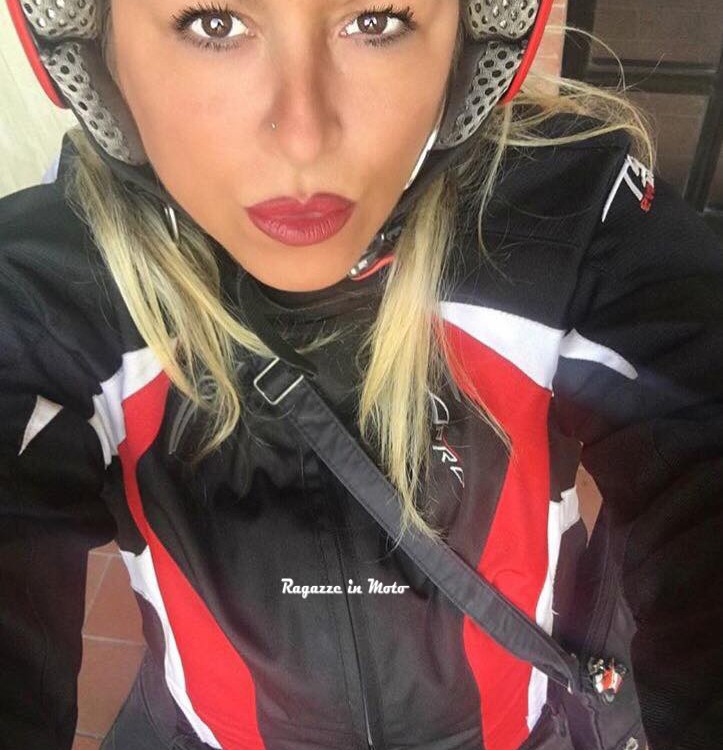 tamara_ragazze-in_moto