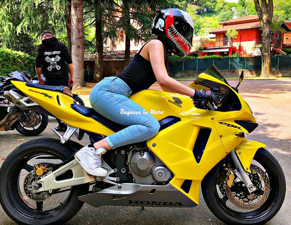 ashley_ragazze_in-moto