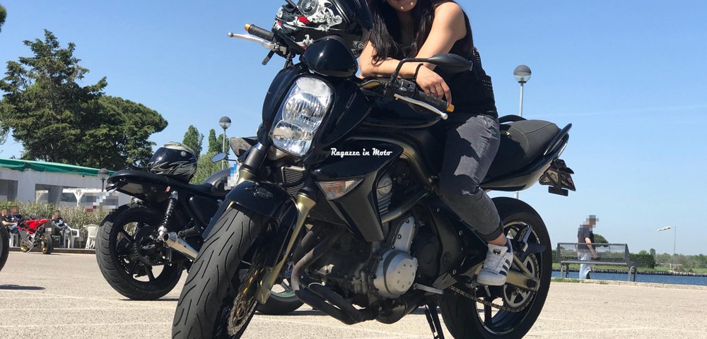 cristina_ragazze_in_moto