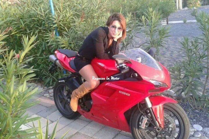 pamela_ragazze_in_moto