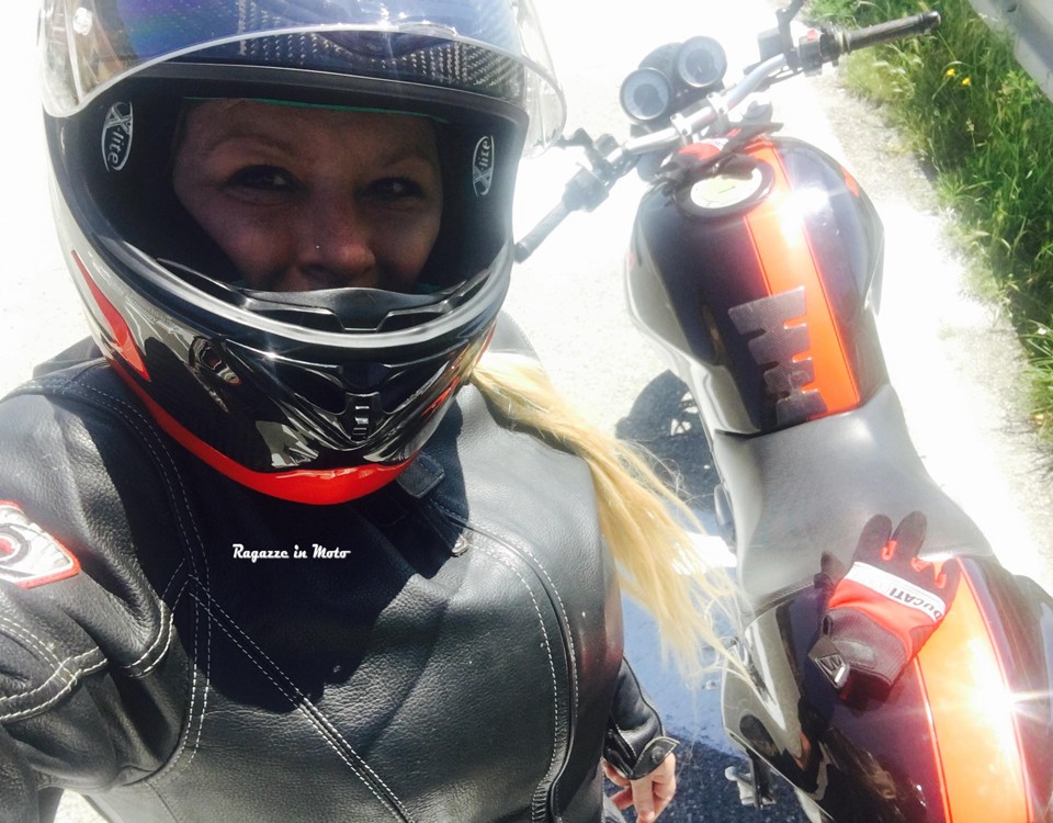 tamara_ragazze_in-moto