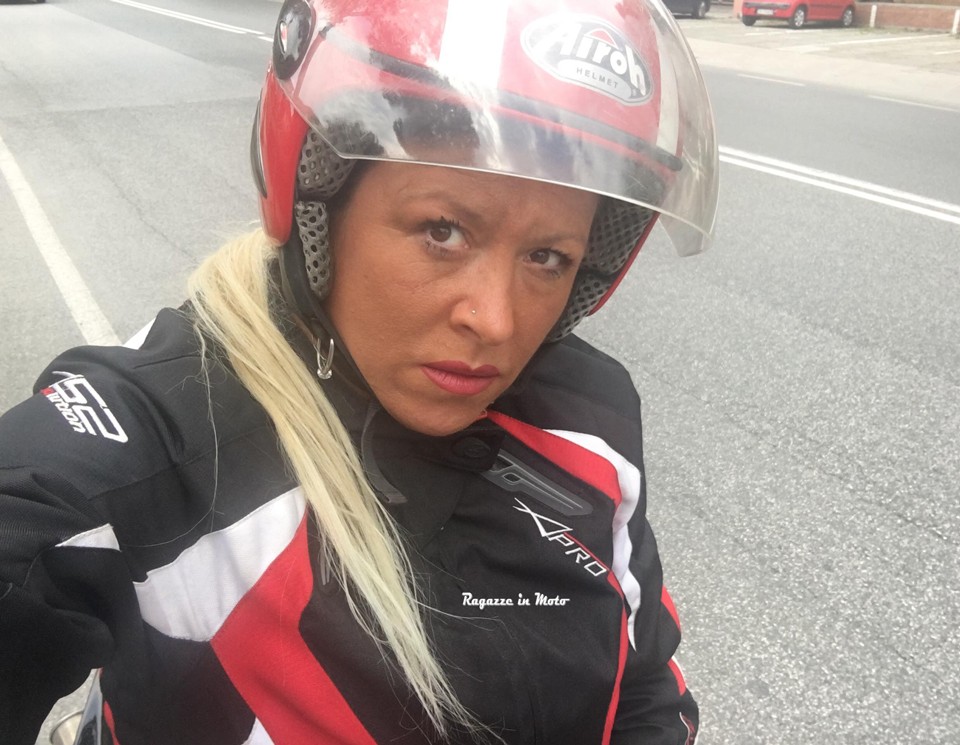 tamara_ragazze_in-moto