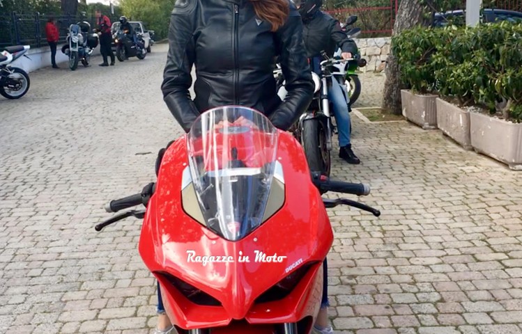 vittoria_ragazze_in_moto