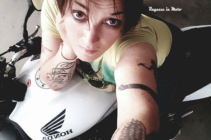 flora_ragazze_in_moto