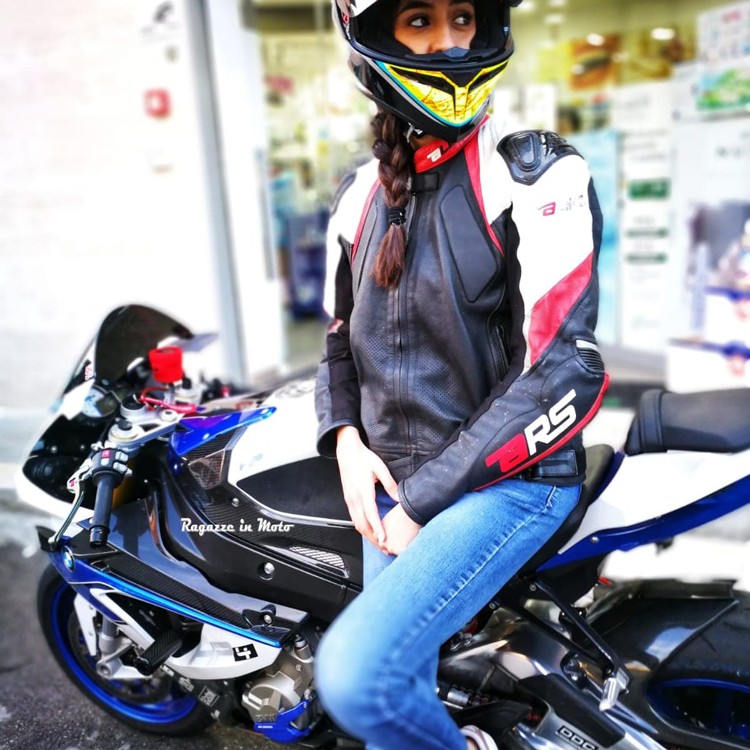 giulia_ragazze_in-moto