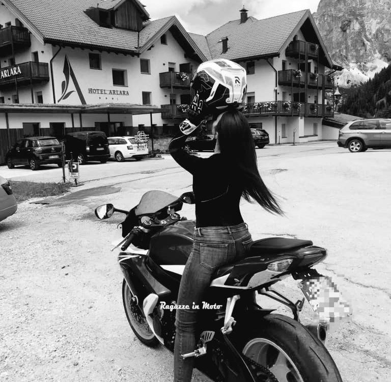 sabrina_ragazze_in_moto-(2)