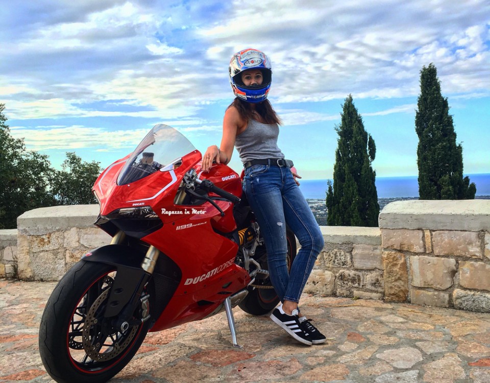 vittoria_ragazze_in_moto