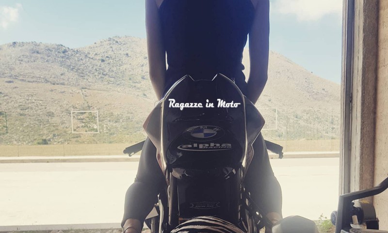 Lara_ragazze_in_moto