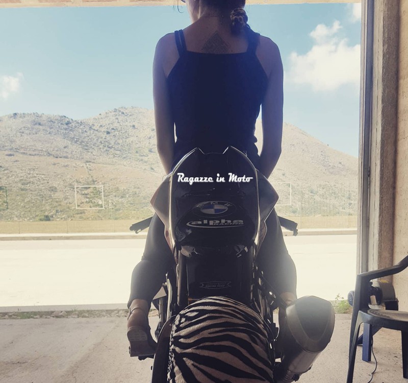 Lara_ragazze_in_moto