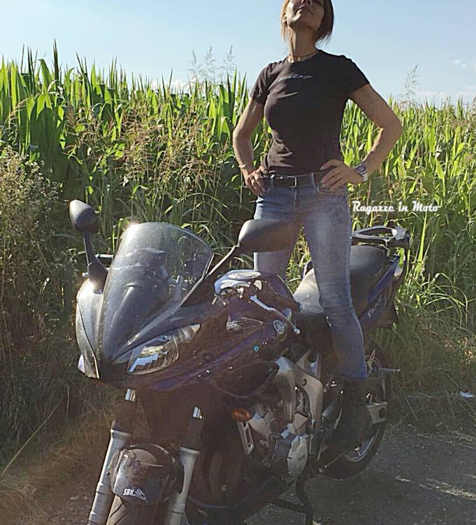 carmen_ragazze_in-moto