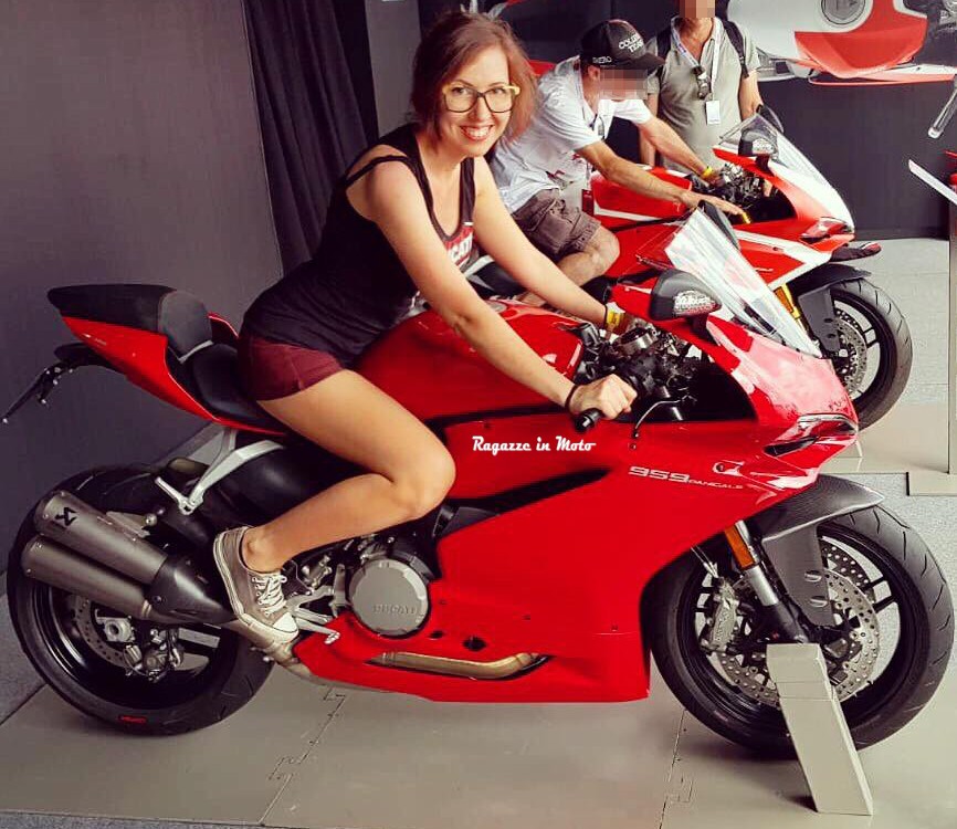 elisabetta_ragazze_in_moto