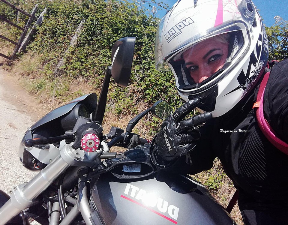 flavia_ragazze_in_moto