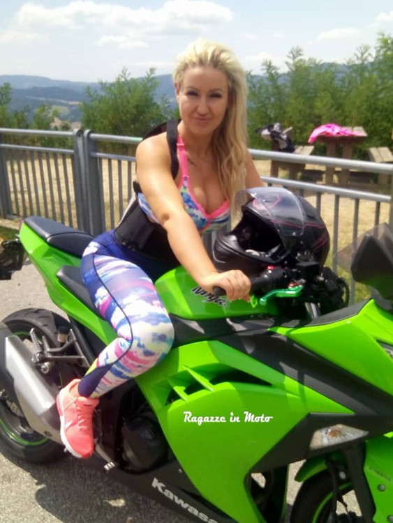 marieta_ragazze_in_moto