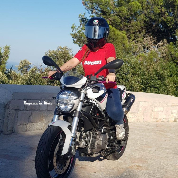 noemi_ragazze_in_moto