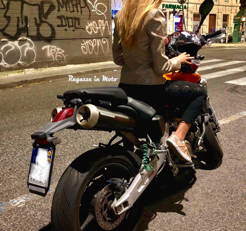 claudia_ragazze_in_moto