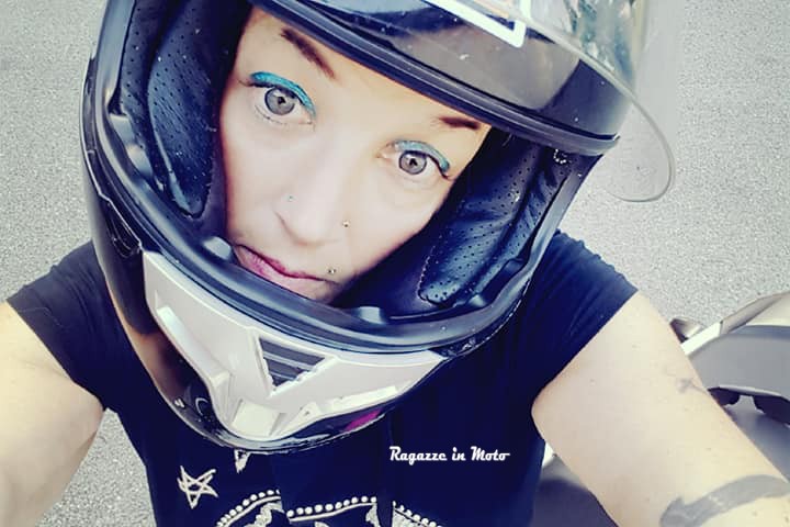 flora_ragazze_in-moto