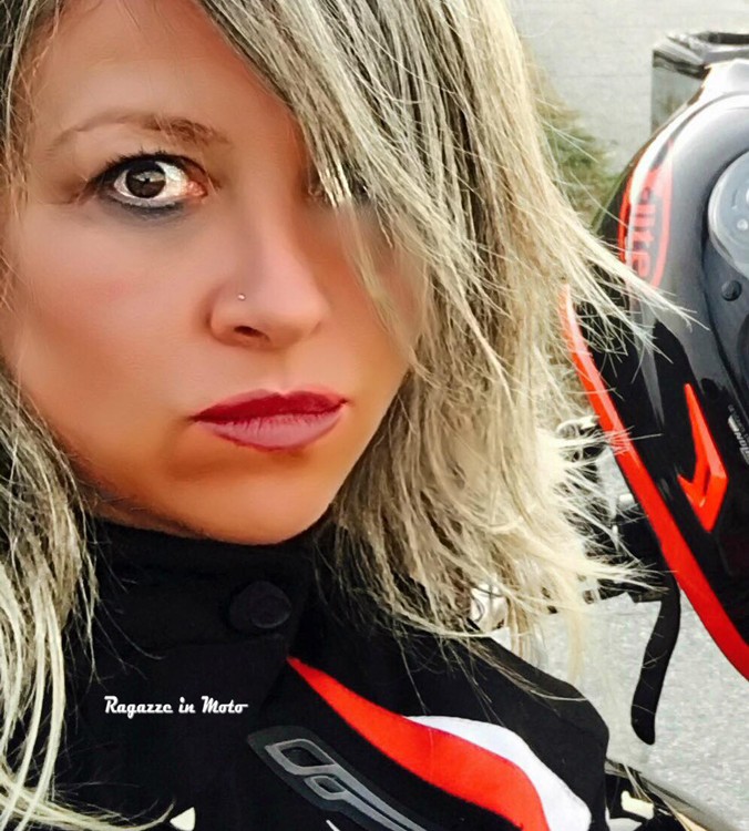 tamara_ragazze_in-moto